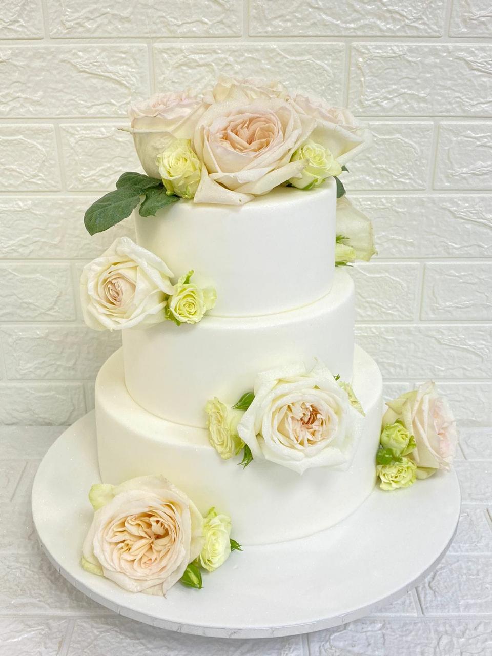 Wedding cake-3tier With Real flower cake
